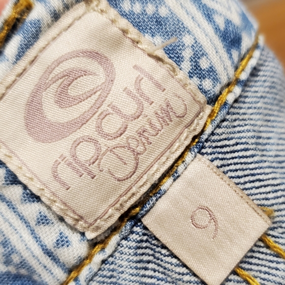 RIP CURL | Washed Blue Distressed Denim Mini Skirt in Size 9 - Picture 3 of 7